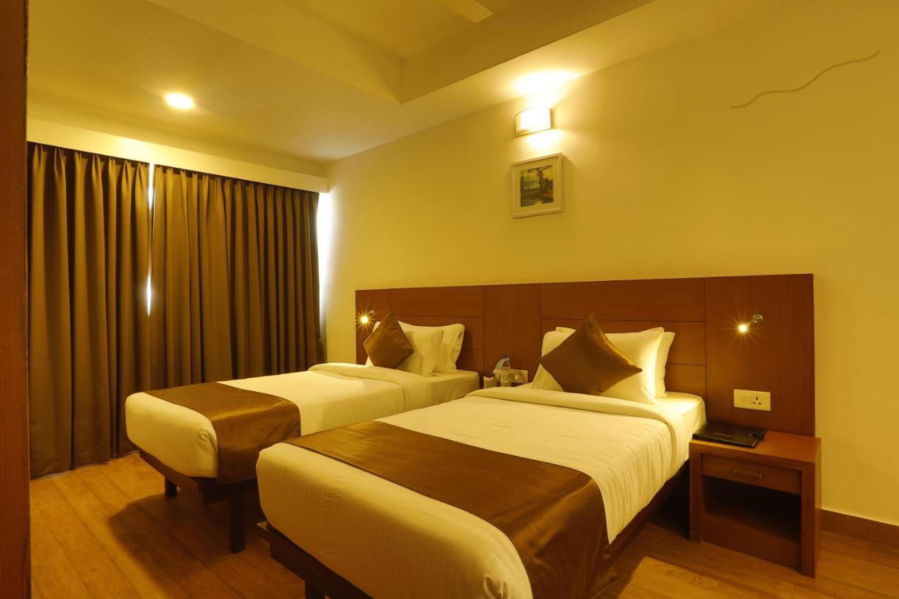 Hotel Panchavady Tiruvalla Exterior photo